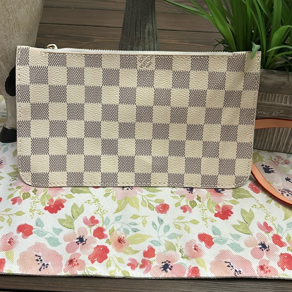 Thin Wristlet
